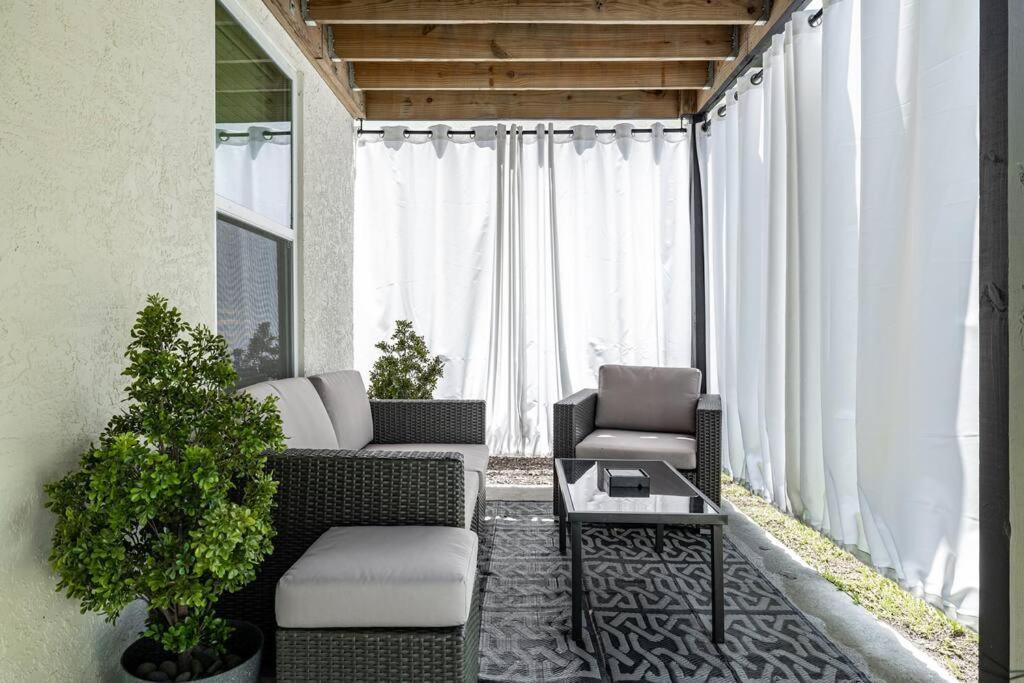 Grand Oaks Terminal In The Heights Apartment Tampa Exterior photo